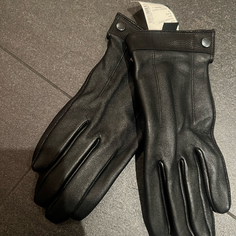 Lord & Taylor Classic men’s Black Leather Gloves size medium NWT $98